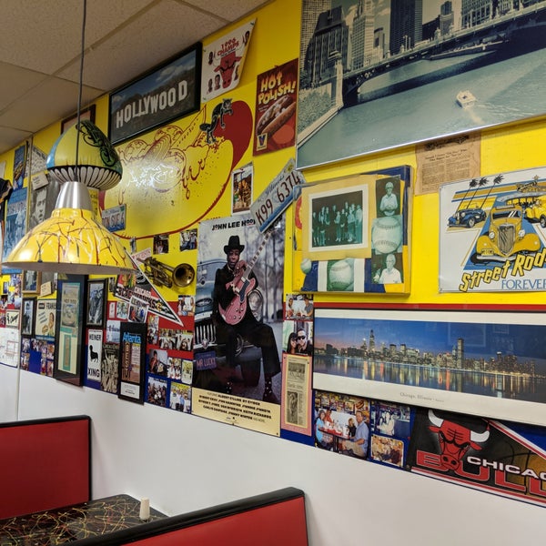 Photo taken at Mike&#39;s Chicago Hot Dogs by jbrotherlove on 11/17/2017