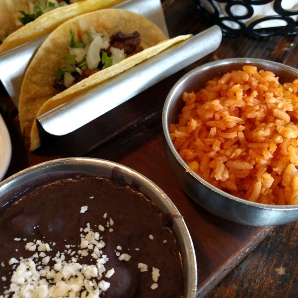 รูปภาพถ่ายที่ Zocalo Mexican Kitchen &amp; Cantina โดย jbrotherlove เมื่อ 1/26/2017