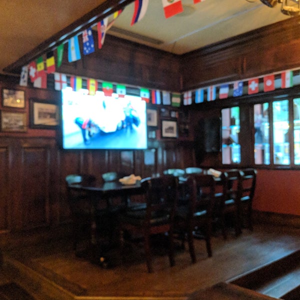 รูปภาพถ่ายที่ Rí Rá Irish Pub โดย jbrotherlove เมื่อ 5/31/2018