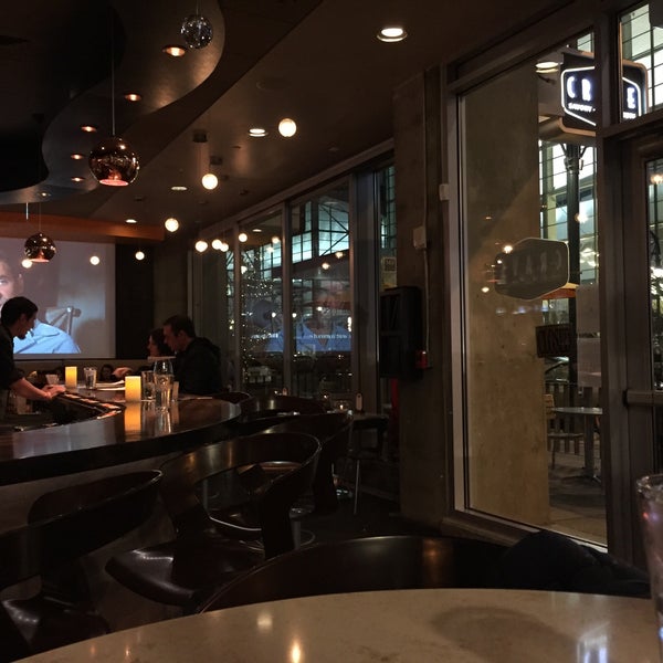Foto tomada en Crave Dessert Bar &amp; Lounge  por Joyce G. el 1/24/2015