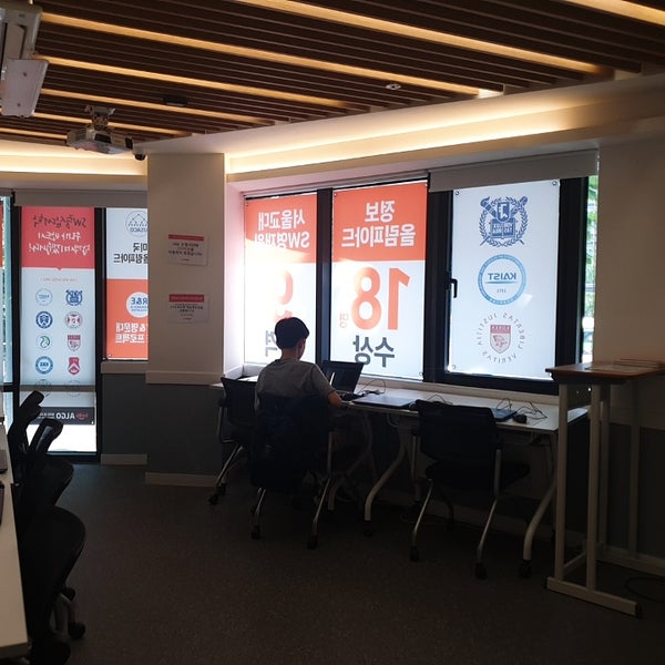 헬로 알고 Hello Algo - College Classroom