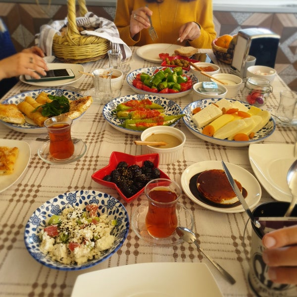 รูปภาพถ่ายที่ Hanımeller Restaurant &amp; Cafe &amp; Bar โดย İlhan G. เมื่อ 4/21/2019