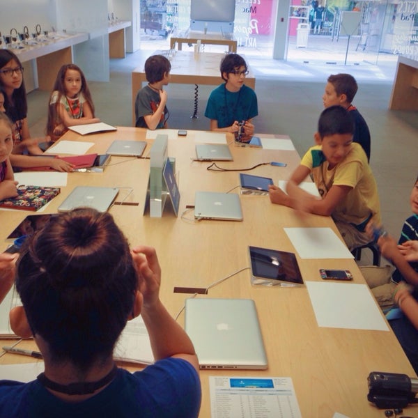 Photos at Apple La Cantera Electronics Store in Northwest Side