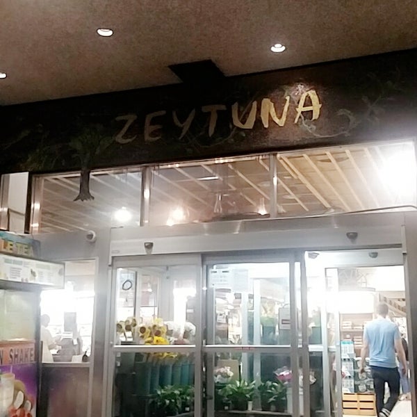 รูปภาพถ่ายที่ Zeytuna โดย kerryberry เมื่อ 7/27/2019