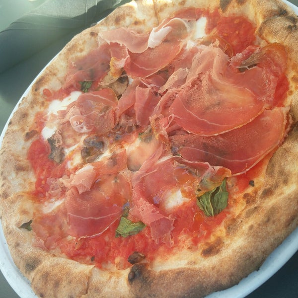 Photo prise au Tutta Bella Neapolitan Pizzeria par kerryberry le6/27/2017