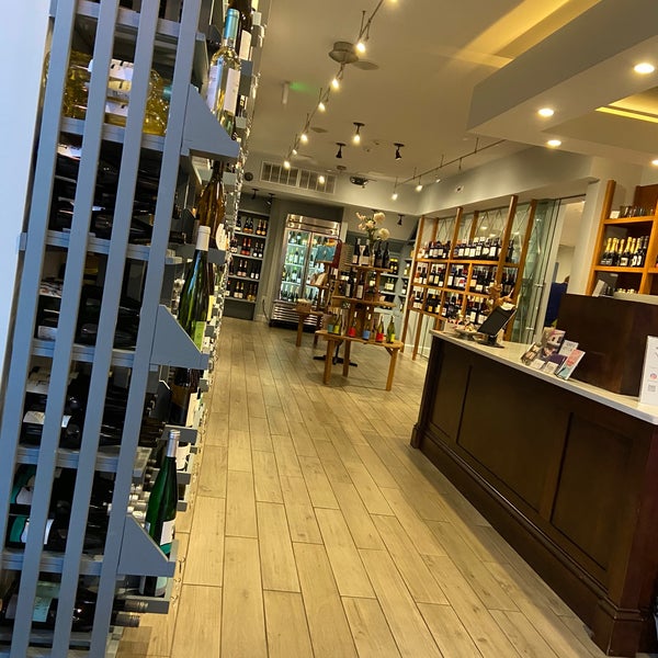 Das Foto wurde bei DCanter -- A Wine Boutique von Gary K. am 11/1/2019 aufgenommen