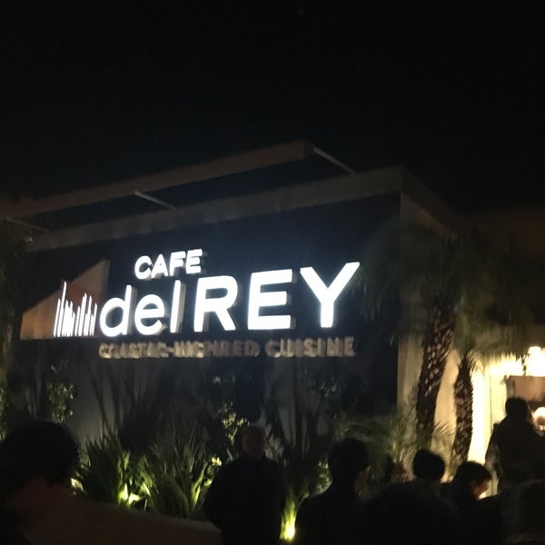 Foto diambil di Cafe Del Rey oleh KeNhO d. pada 1/22/2020