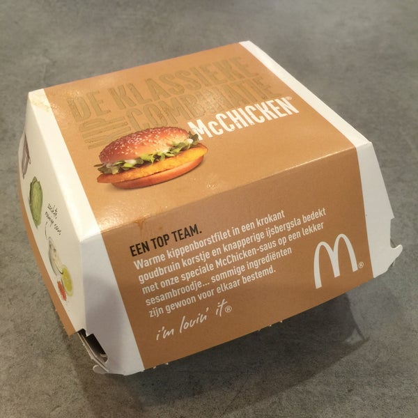 Foto tirada no(a) McDonald&#39;s por Ralph M. em 10/28/2015