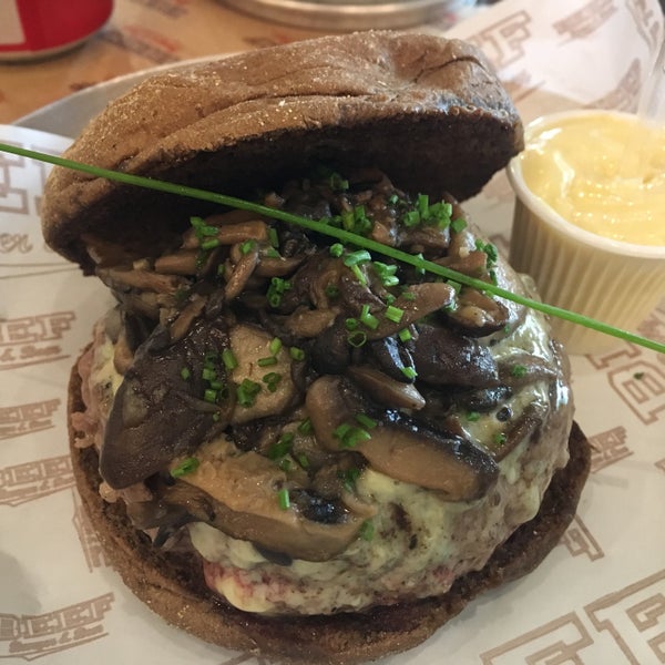 6/21/2017에 Tomio S.님이 Beef Burger &amp; Beer에서 찍은 사진