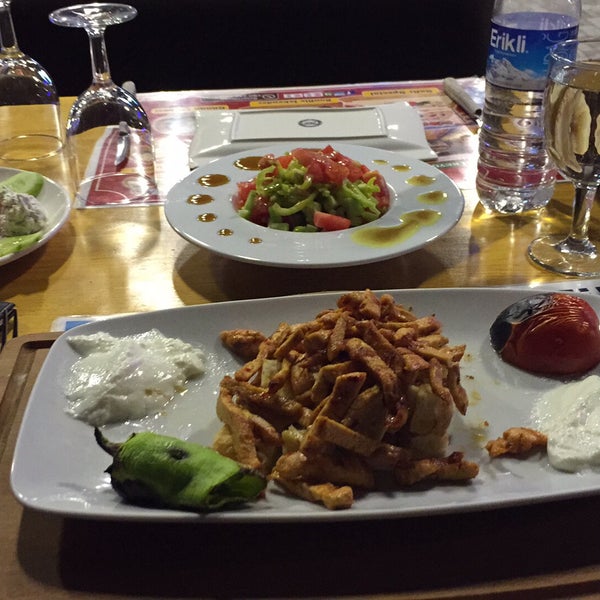 7/25/2015にF£r!₺ 😎✈️ Ü.がSafir Ocakbaşı ve Restaurantで撮った写真