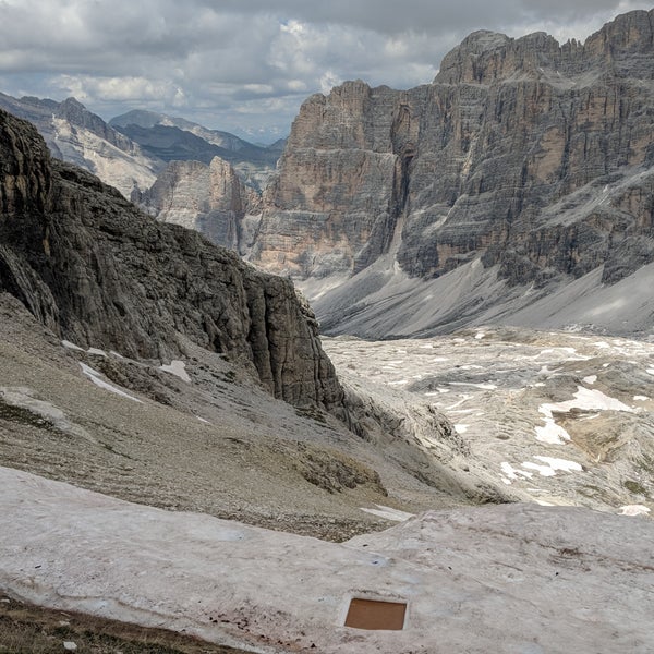 Горная база Рифуджо Лагацуой Rifugio Lagazuoi
