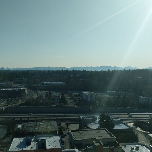รูปภาพถ่ายที่ Seattle Marriott Bellevue โดย Jesse H. เมื่อ 3/10/2018