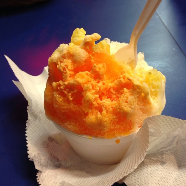 Photo taken at Local Boys Shave Ice - Kihei by Eri F. on 10/11/2013