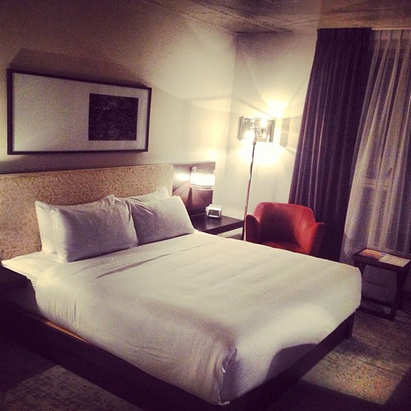 6/13/2013 tarihinde Spencer A.ziyaretçi tarafından Hotel 10'de çekilen fotoğraf