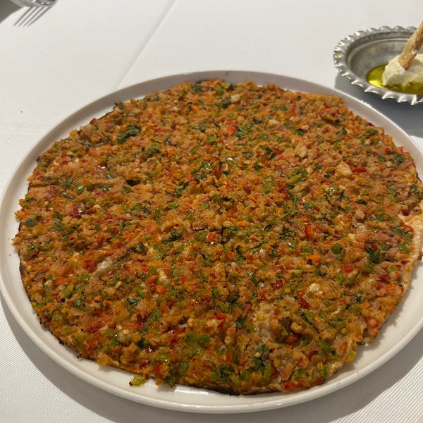 รูปภาพถ่ายที่ Seraf Restaurant โดย Önder Ç. เมื่อ 12/7/2023