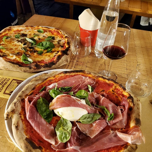 Foto diambil di Al Vicolo Pizza &amp; Vino oleh Irina L. pada 2/17/2020