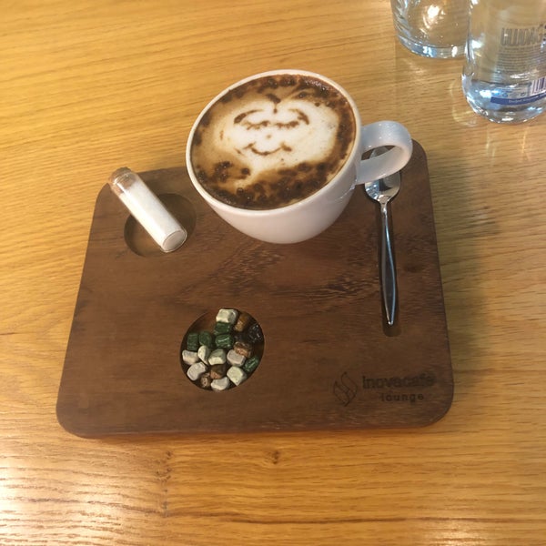 Foto diambil di Inova Cafe Lounge oleh Bedriye K. pada 10/10/2018