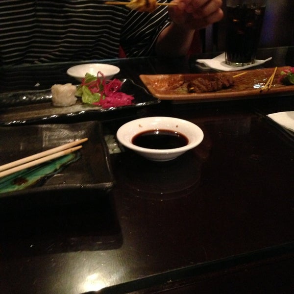 Foto tirada no(a) Wasabi Asian Plates &amp; Sushi Bar por Beiley K. em 5/26/2013