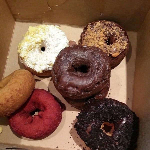 10/12/2013 tarihinde Jim V.ziyaretçi tarafından Strange Donuts'de çekilen fotoğraf