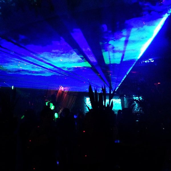 Foto scattata a Ultra Sheer Nightclub da Dustin B. il 12/23/2012