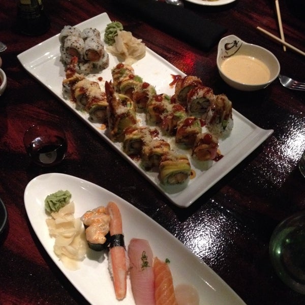 Foto tirada no(a) YoiYoi Steakhouse &amp; Sushi por Ashley F. em 12/25/2013