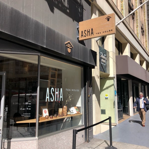 รูปภาพถ่ายที่ Asha Tea House โดย Josh F. เมื่อ 9/19/2018