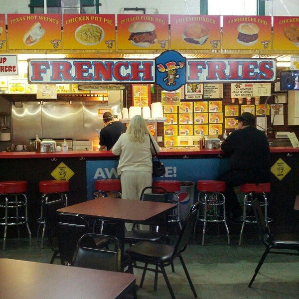 Photo taken at J.R.&#39;s Fresh Cut French Fries by Dan P. on 10/20/2012