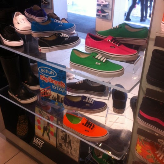 schuh - Shoe Store in New Town