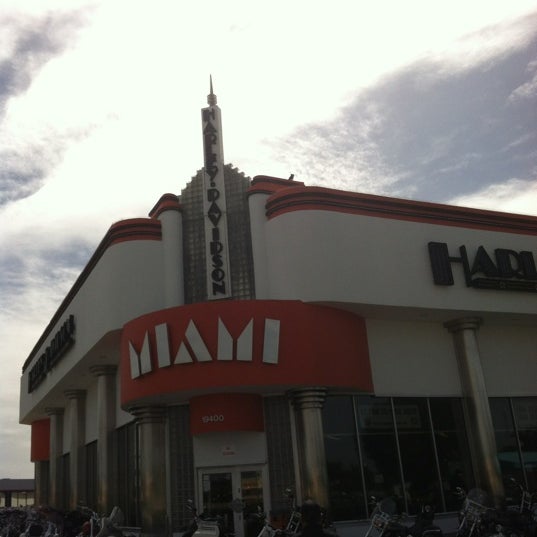 Foto tomada en Peterson&#39;s Harley-Davidson of Miami  por Delmy H. el 10/26/2012