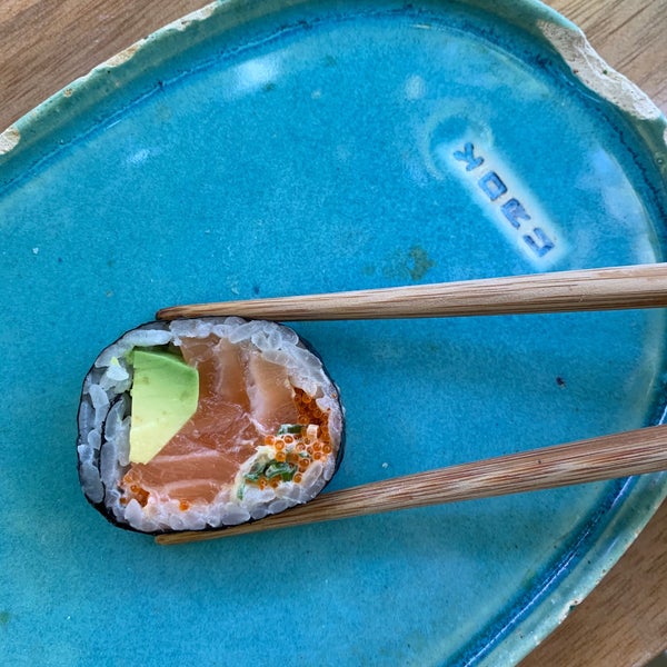 Buenísimo! Nigiris de lobina y huachinango, sushi de salmón con alioli de trufa.