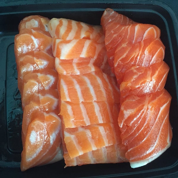 The most affordable on the go sashimi shop - top pick salmon sashimi at RM25! Tuna, butterfish, etc available too!
