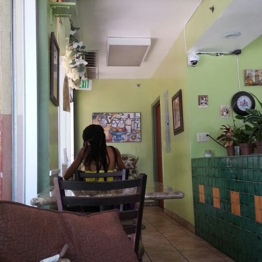 Photo taken at Ackee Bamboo Jamaican Cuisine by Queena D. on 6/24/2014
