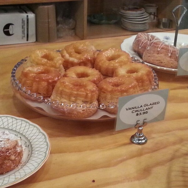 Foto scattata a Semi Sweet Bakery da Queena D. il 7/30/2014