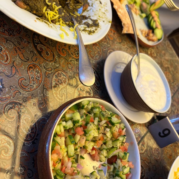 Foto tomada en Iran Zamin Restaurant  por HamZeH I. el 9/13/2022