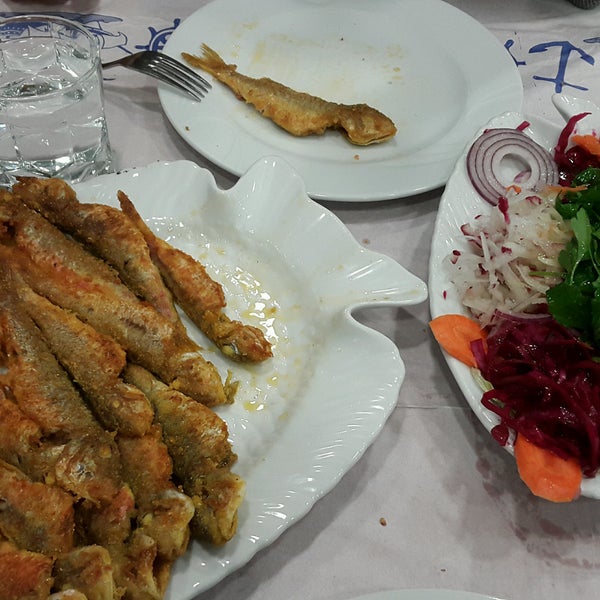 Photo taken at Kıyak Kardeşler Balık Restaurant by Ömer k. on 2/9/2017