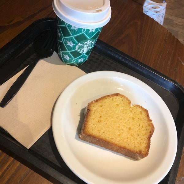 Das Foto wurde bei Starbucks von Marie am 12/17/2018 aufgenommen