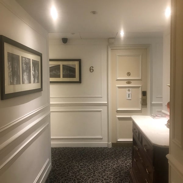 6/24/2018 tarihinde Karen A.ziyaretçi tarafından Hotel Claridge'de çekilen fotoğraf