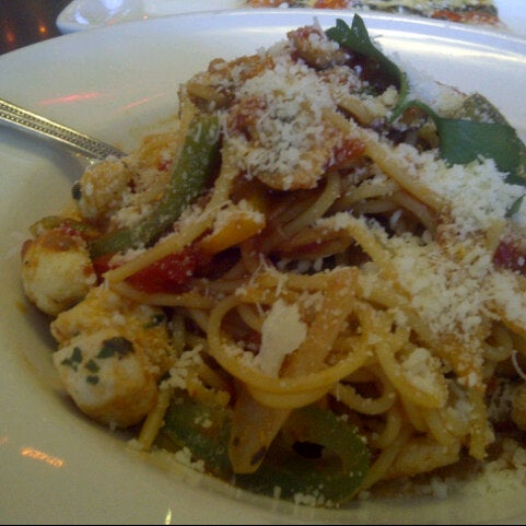 Foto scattata a Spaghetti Eddie&#39;s Cucina Italiana da Kristine P. il 9/30/2012