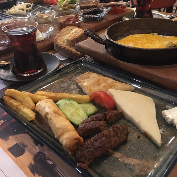 Photo taken at Mutfak Cafe &amp; Restaurant by Yasin on 1/19/2020