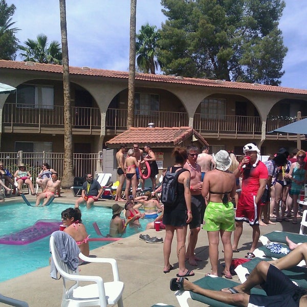 Foto tomada en Hospitality Suite Resort Scottsdale  por Lisa F. el 4/12/2014
