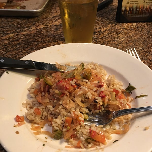 Photo taken at BJ&#39;s Restaurant &amp; Brewhouse by Sam A. on 7/29/2019