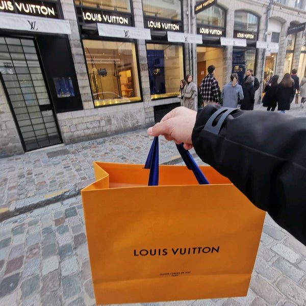 Lille : la boutique Louis Vuitton attaquée à la voiture-bélier