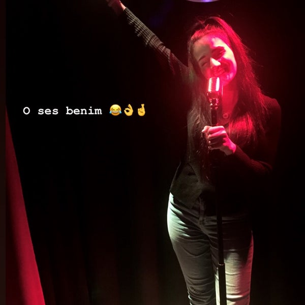 Foto diambil di O Ses Sensin - Karaoke Cafe oleh Neslihan K. pada 1/5/2019