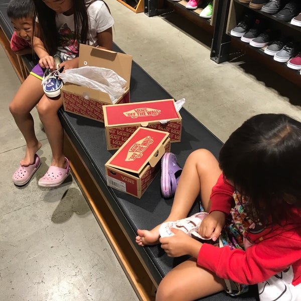 Vans stoneridge best sale mall