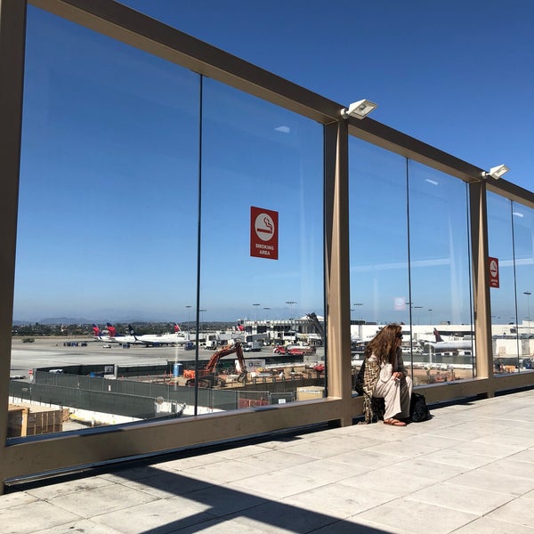 LAX Smoking Area Rest Area