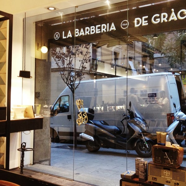 Photo taken at La Barberia de Gràcia by Masha B. on 9/16/2014