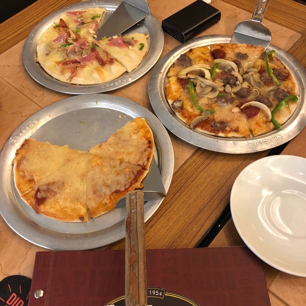 Photo taken at Shakey’s by Rhea S. on 7/13/2018