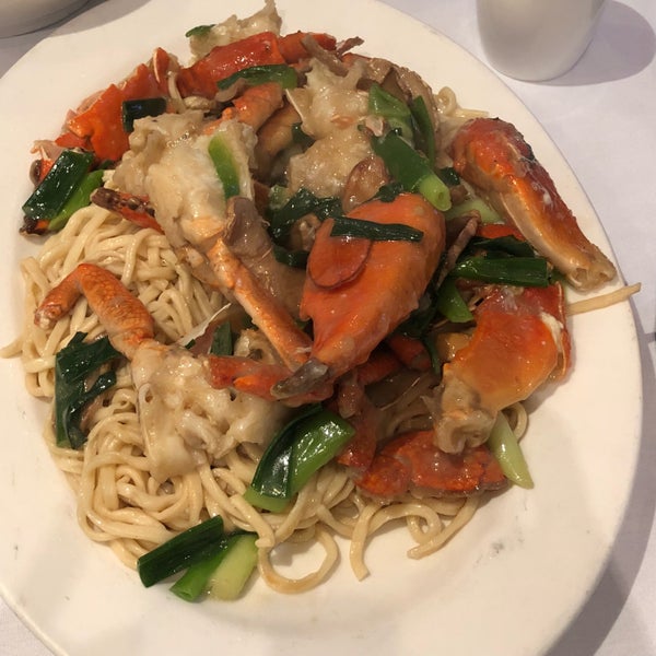 Das Foto wurde bei Golden Century Seafood Restaurant von Kyo am 5/18/2018 aufgenommen