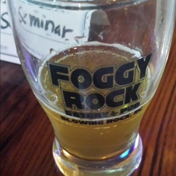 Снимок сделан в Foggy Rock Eatery &amp; Pub пользователем Richard G. 4/17/2015