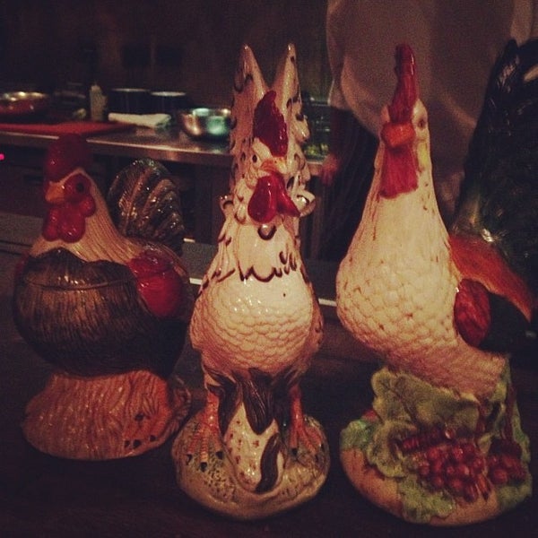 12/5/2012 tarihinde Phil M.ziyaretçi tarafından Chicken Shop'de çekilen fotoğraf